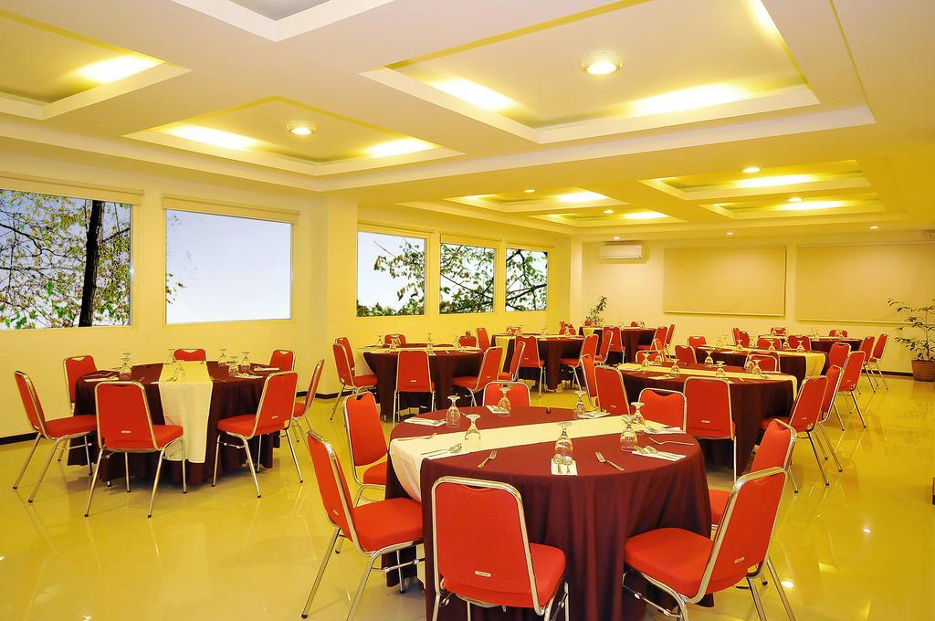 Pratama Hotel & Convention Mataram Eksteriør billede